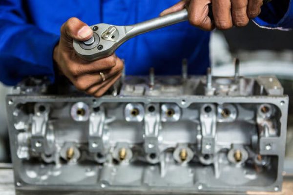 Engine-Making-Smoke-Repair img Engine Repair and Rebuild Service Dubai
