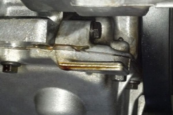 Engine-Oil-Coolant-Leakage-Repair img Engine Repair and Rebuild Service Dubai